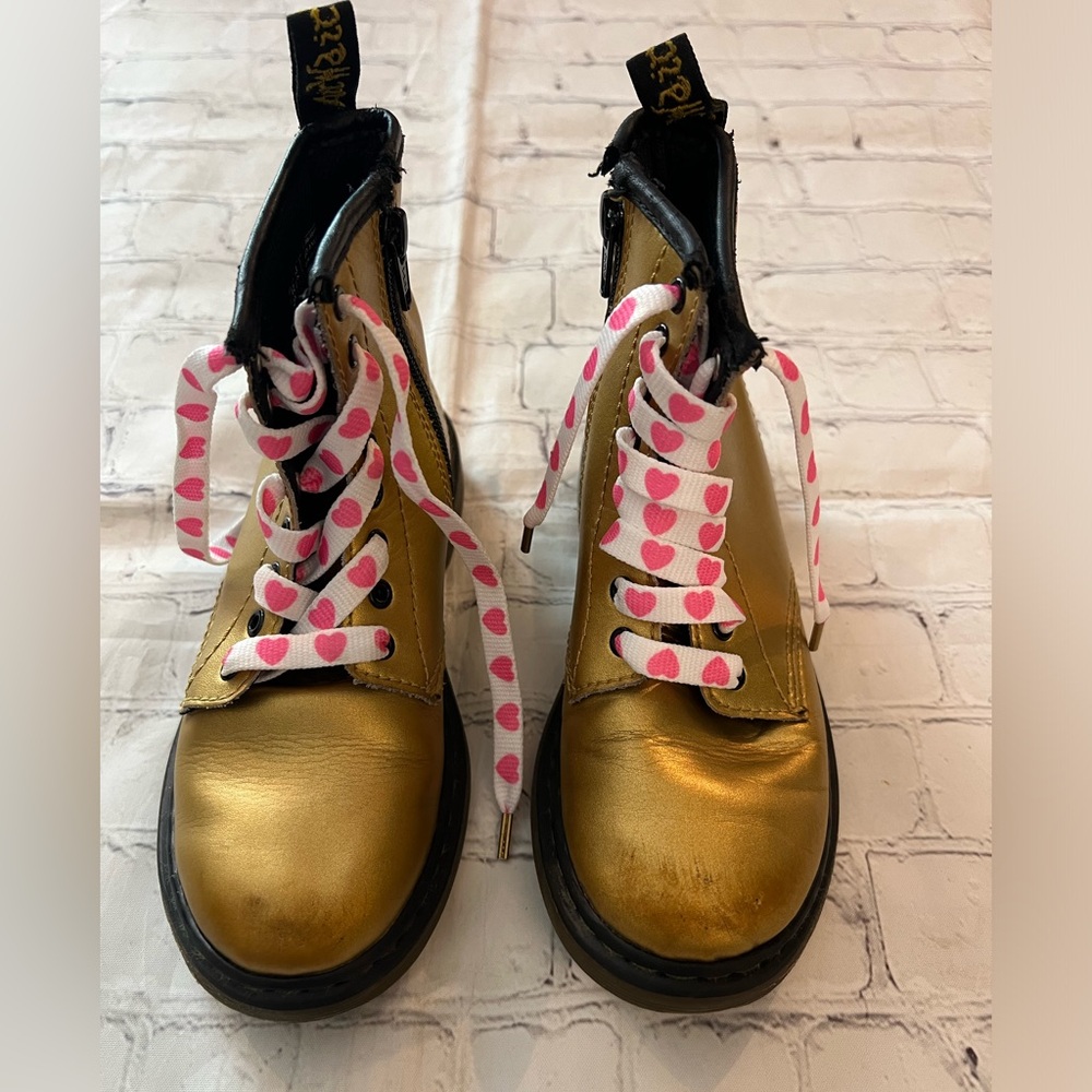 Dr Martens Delaney Gold Zip Up Boots with heart laces sz 13 Kids